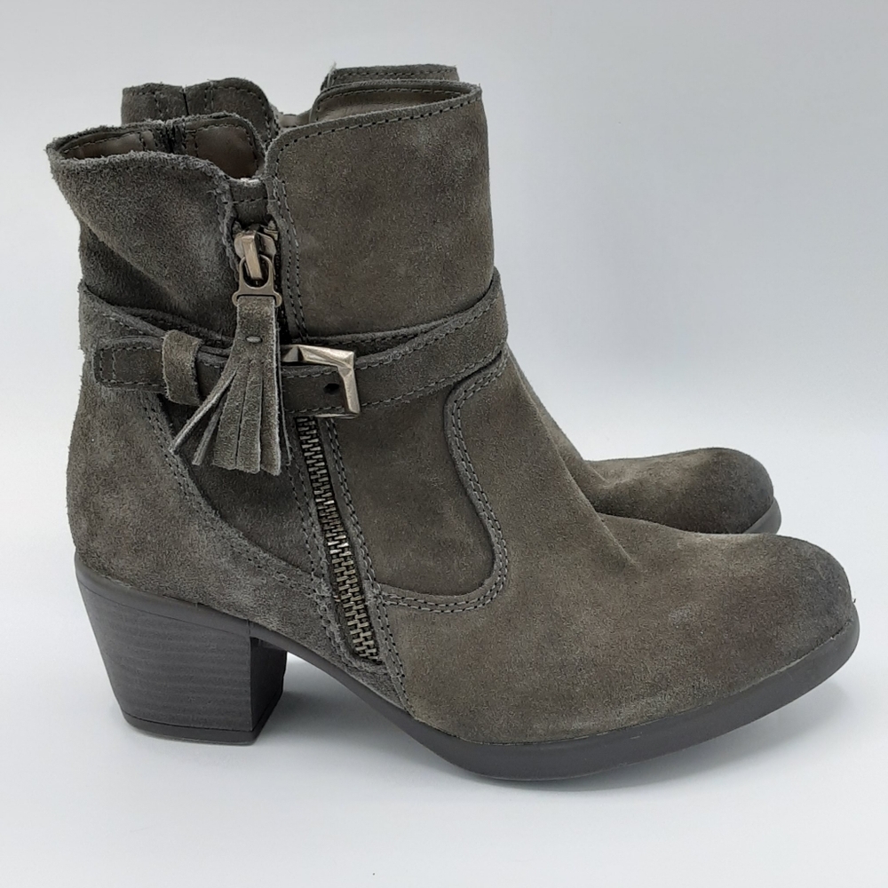 Earth Origins Tori Suede Heeled Ankle Boot.